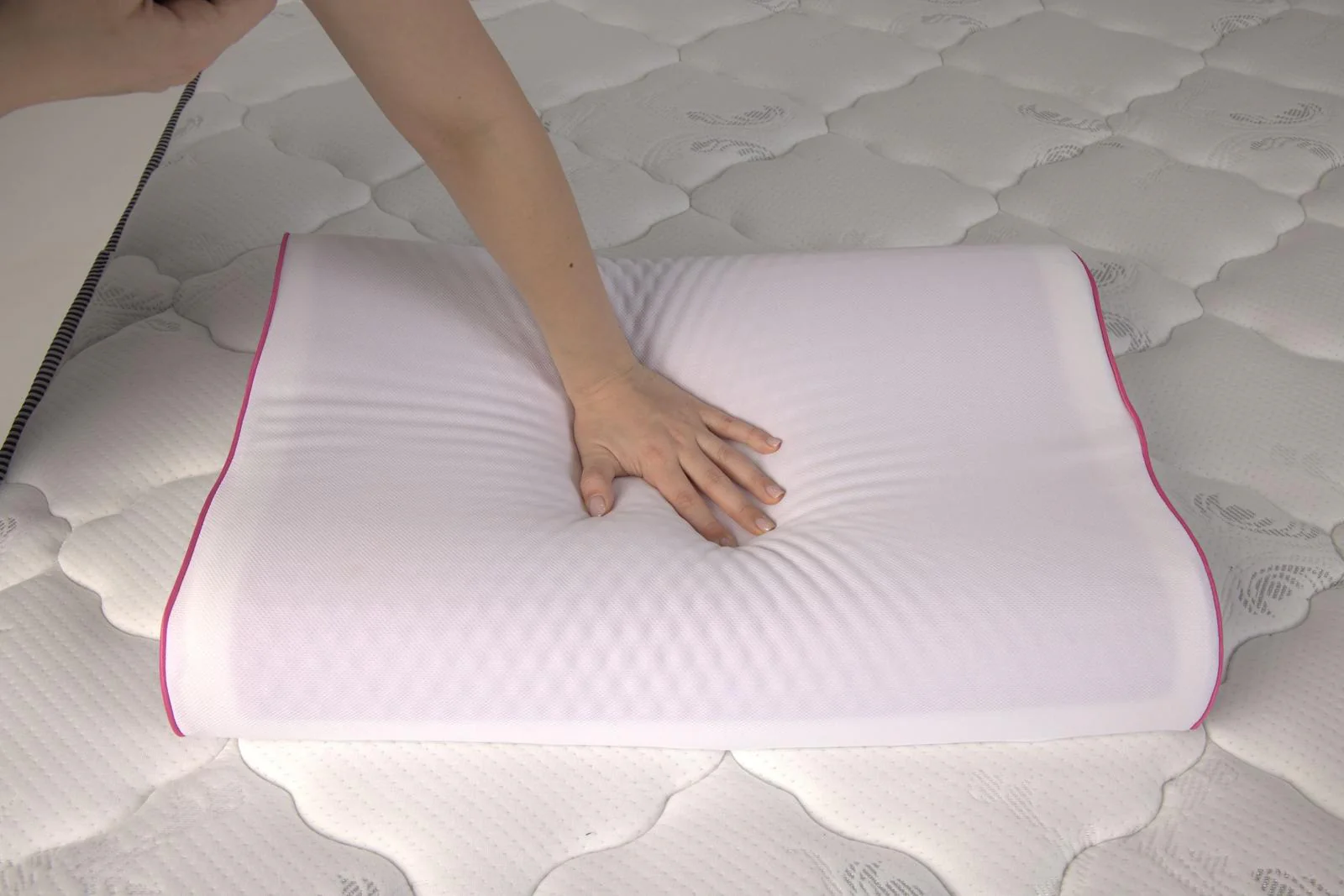 Almohada Ecogel Contour Pink - Image 4